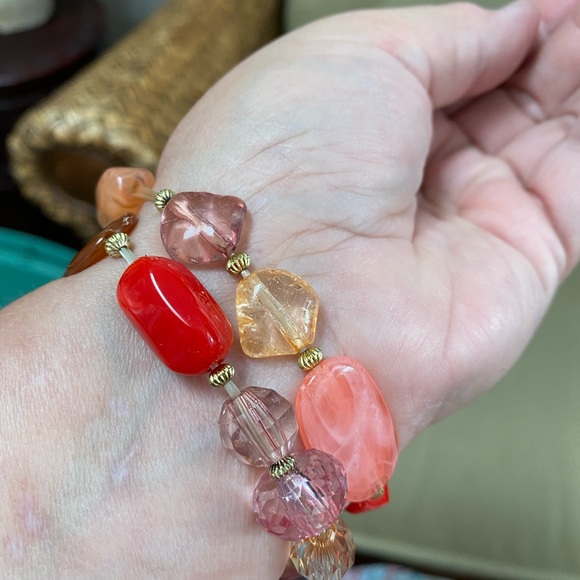 Big bold chunky flower bead bracelet - Picture 6 of 6